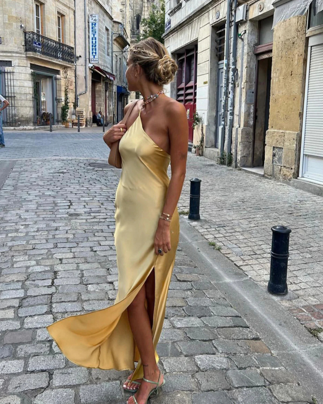Maliah | Langes Abendkleid mit offenem Rücken und Satin-Schlitz 5