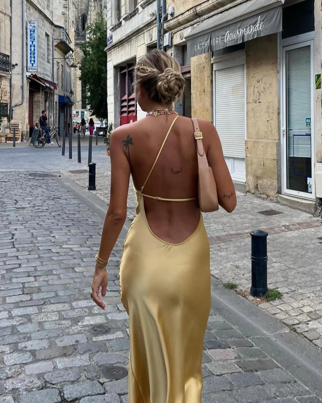 Angelika | Langes Abendkleid mit offenem Rücken und Satin-Schlitz