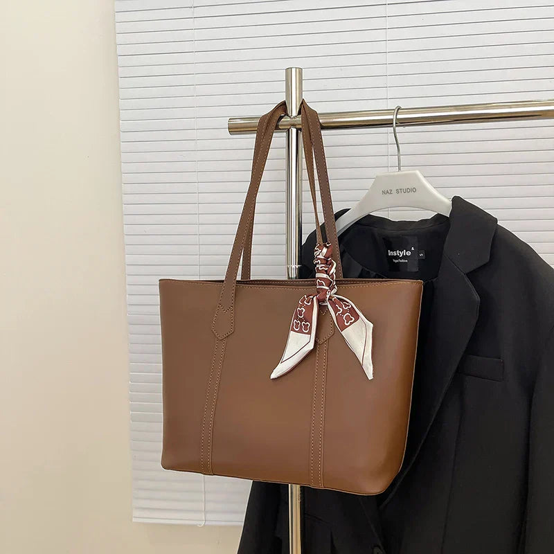Glamour | Umhängetasche Damen - Elegante Crossbody Bag aus Kunstleder in Schwarz 2