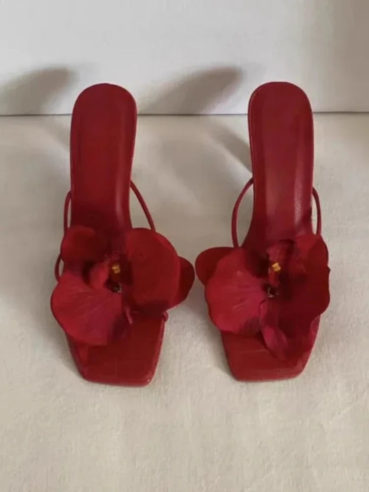 Charlotte | Bequeme Absatzschuhe Damen mit Blumendetails und Riemchen Design