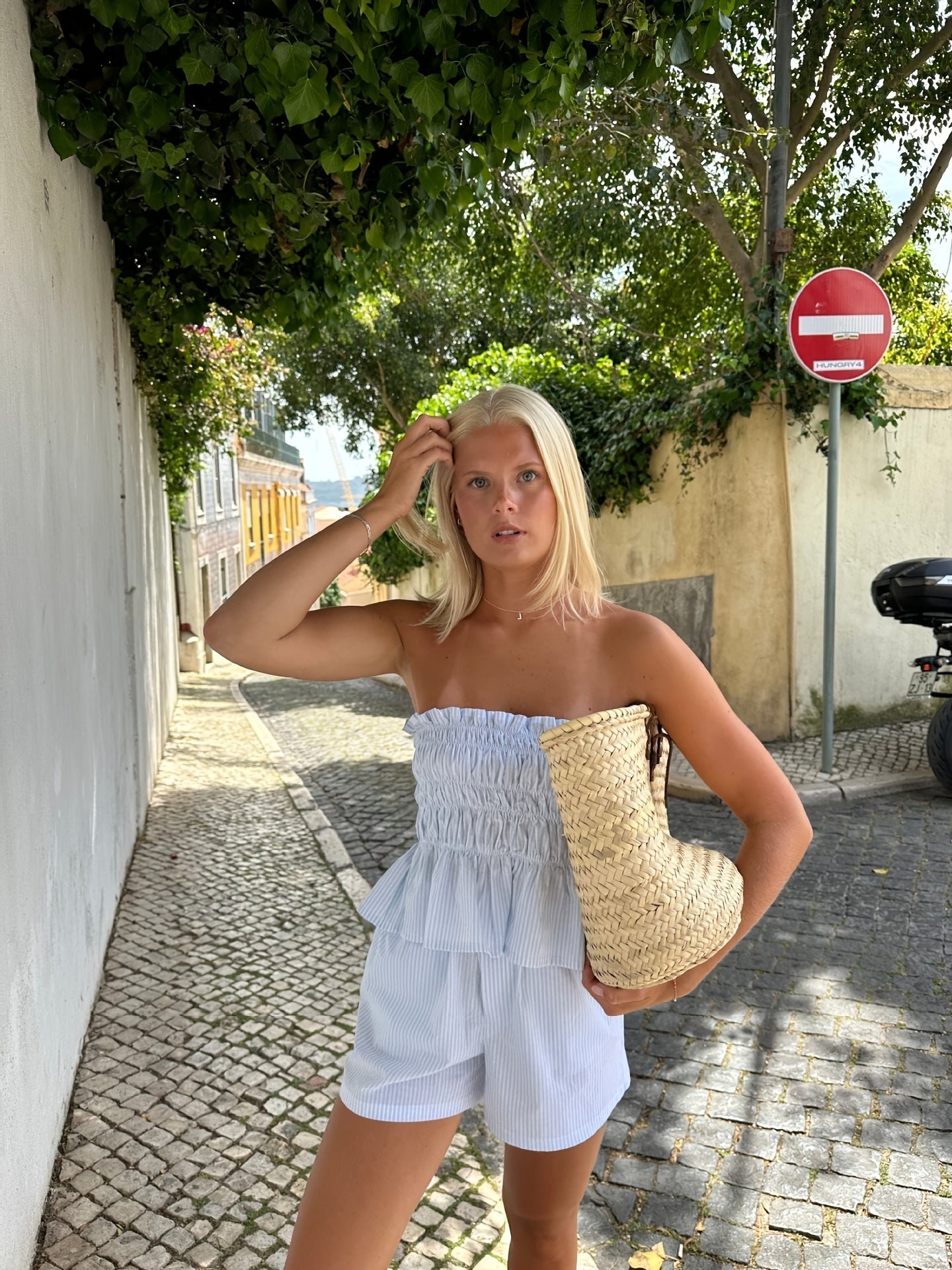 Sarah | Rüschensatz mit Streifen – Off-Shoulder Design für Frühling/Sommer 5