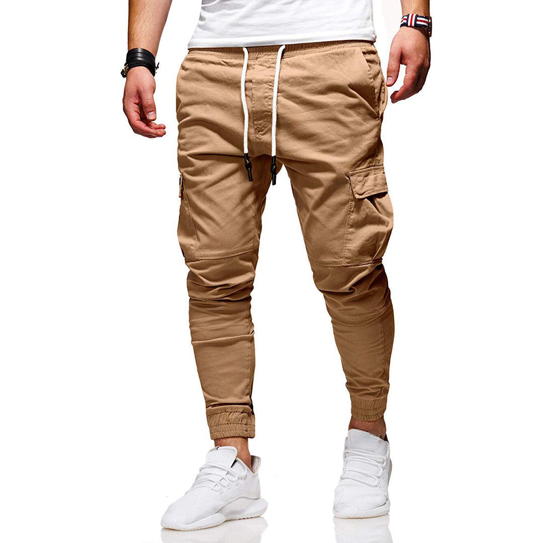 Voorkant zwarte cargo broek met zakken voor heren 