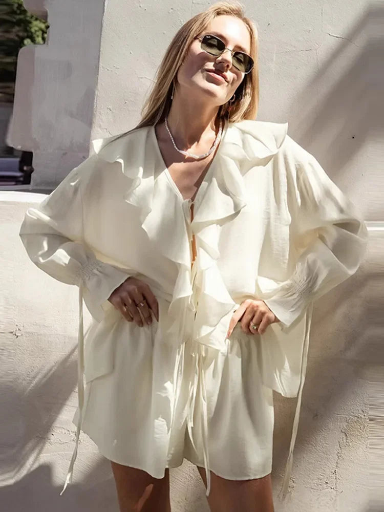Sommertraum | Damen Shorts Set aus Chiffon mit V-Ausschnitt und Rüsche-2